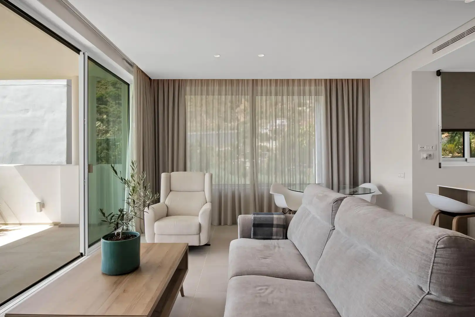 Wohnzimmer von Wohnungen zur Miete in Ojén mit Möbliert