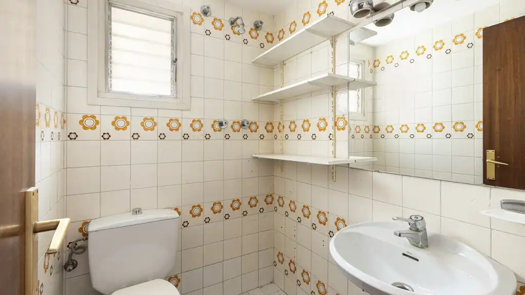 Bathroom of Apartments for sale in Barcelona  with Air Conditioner, Heating and Parquet flooring