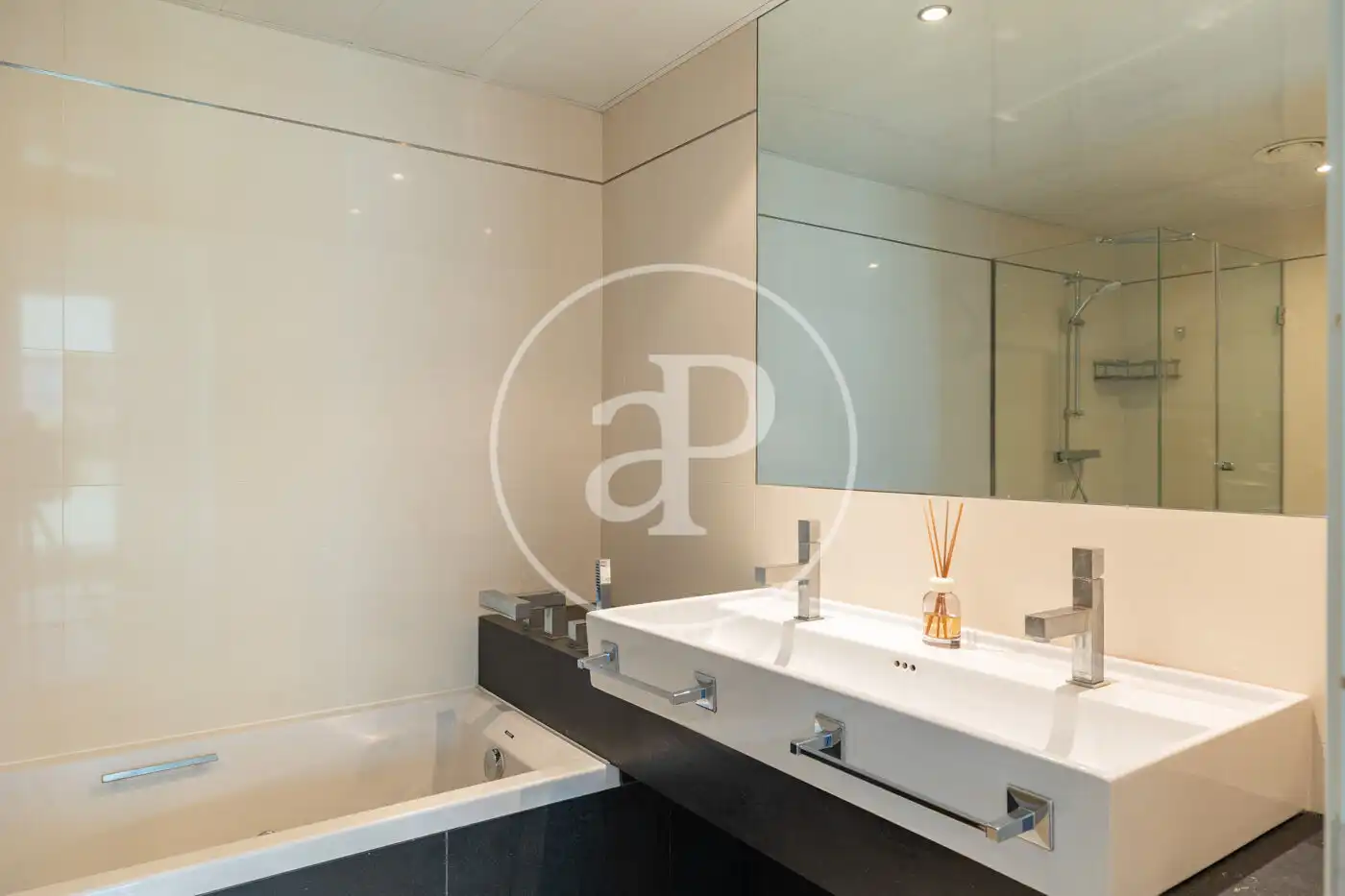 Baño de Piso en venta en Barcelona con Aire acondicionado, Calefacción y Terraza