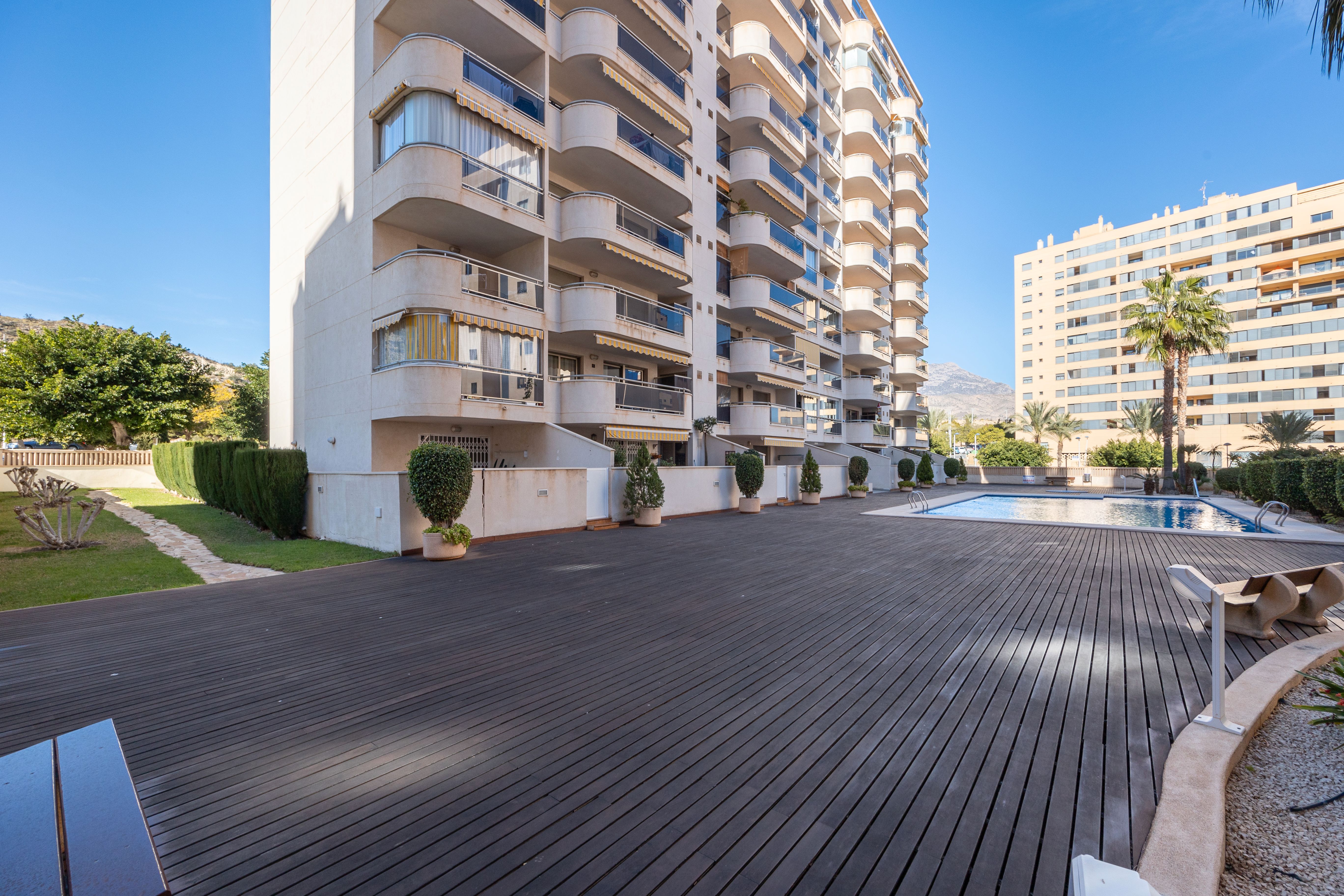Piscina de Pis en venda en Villajoyosa / La Vila Joiosa amb Piscina, Moblat i Piscina comunitària