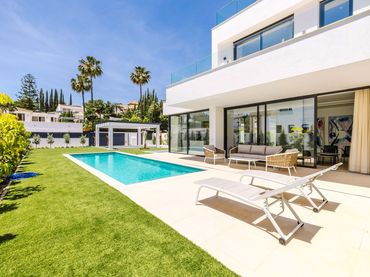 Casa amb piscina en venda a Urbanizacion Señorio De Cortes