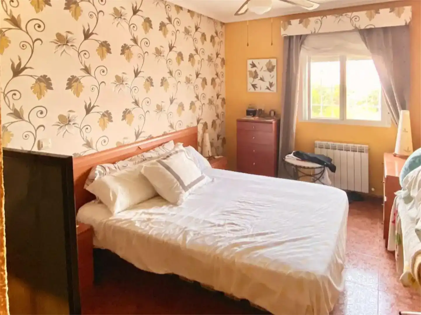 Dormitori de Casa o xalet en venda en Villa del Prado amb Jardí privat, Piscina i Balcó
