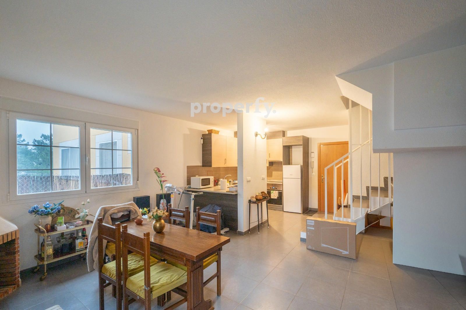 Vista exterior de Casa adosada en venda en Cadalso de los Vidrios amb Calefacció, Jardí privat i Parquet