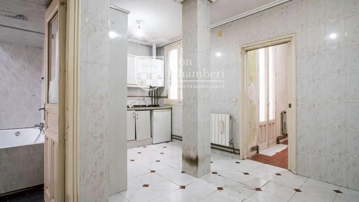 Kitchen of Flat for sale in Madrid  with Heating, Storage room and Balcony