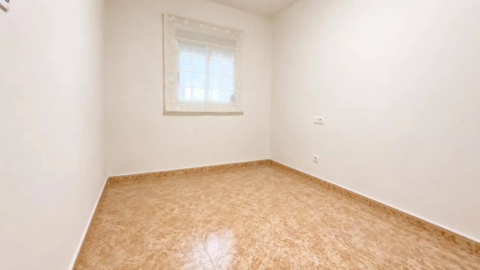 Schlafzimmer von Dachboden zum Verkauf in Massamagrell mit Klimaanlage, Terrasse und Abstellraum