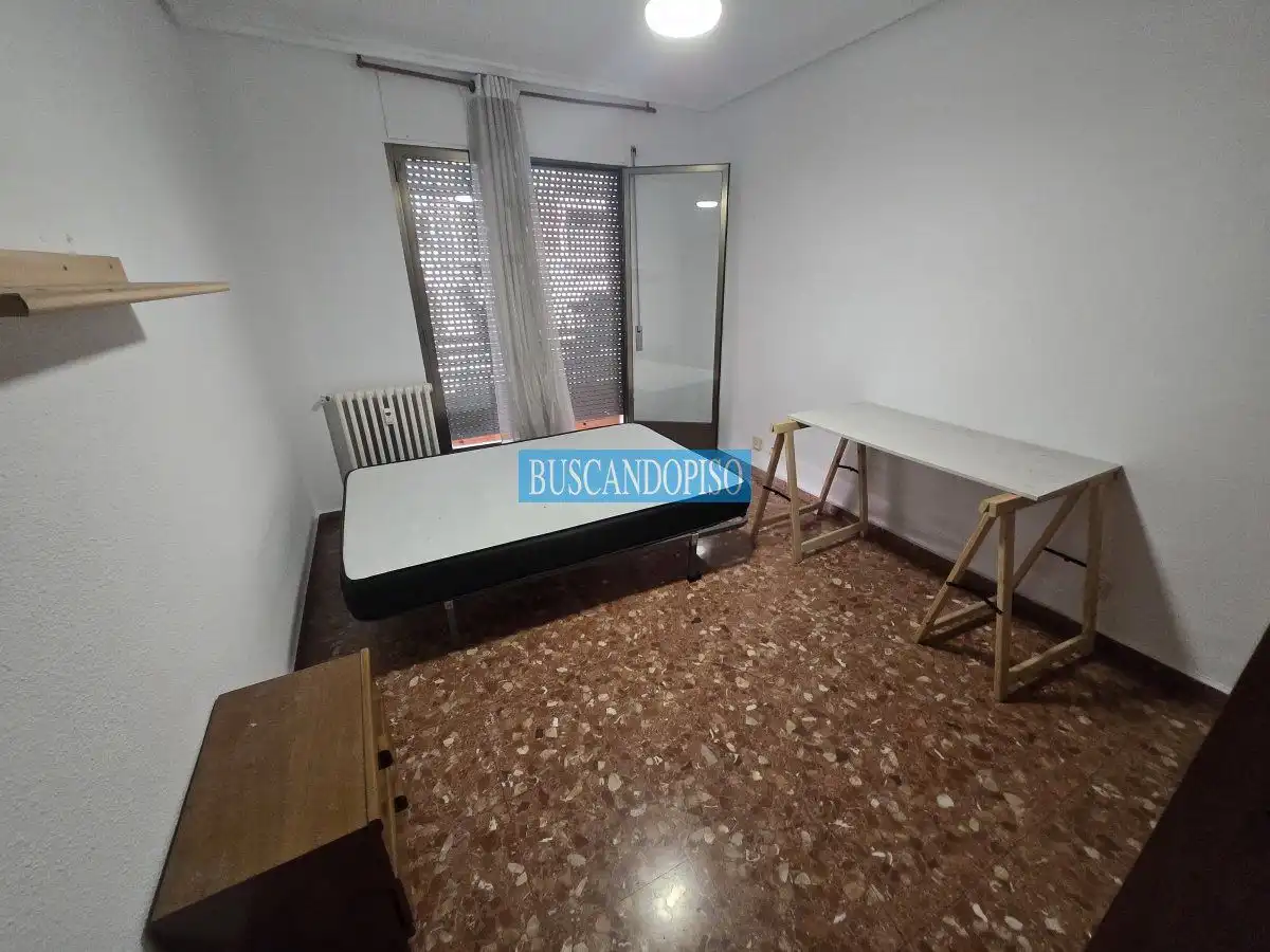 Piso de alquiler en  Logroño con Calefacción, Parquet y Terraza