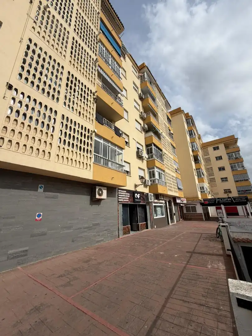 Exterior view of Flat for sale in Marbella  with Private garden, Terrace and Oven