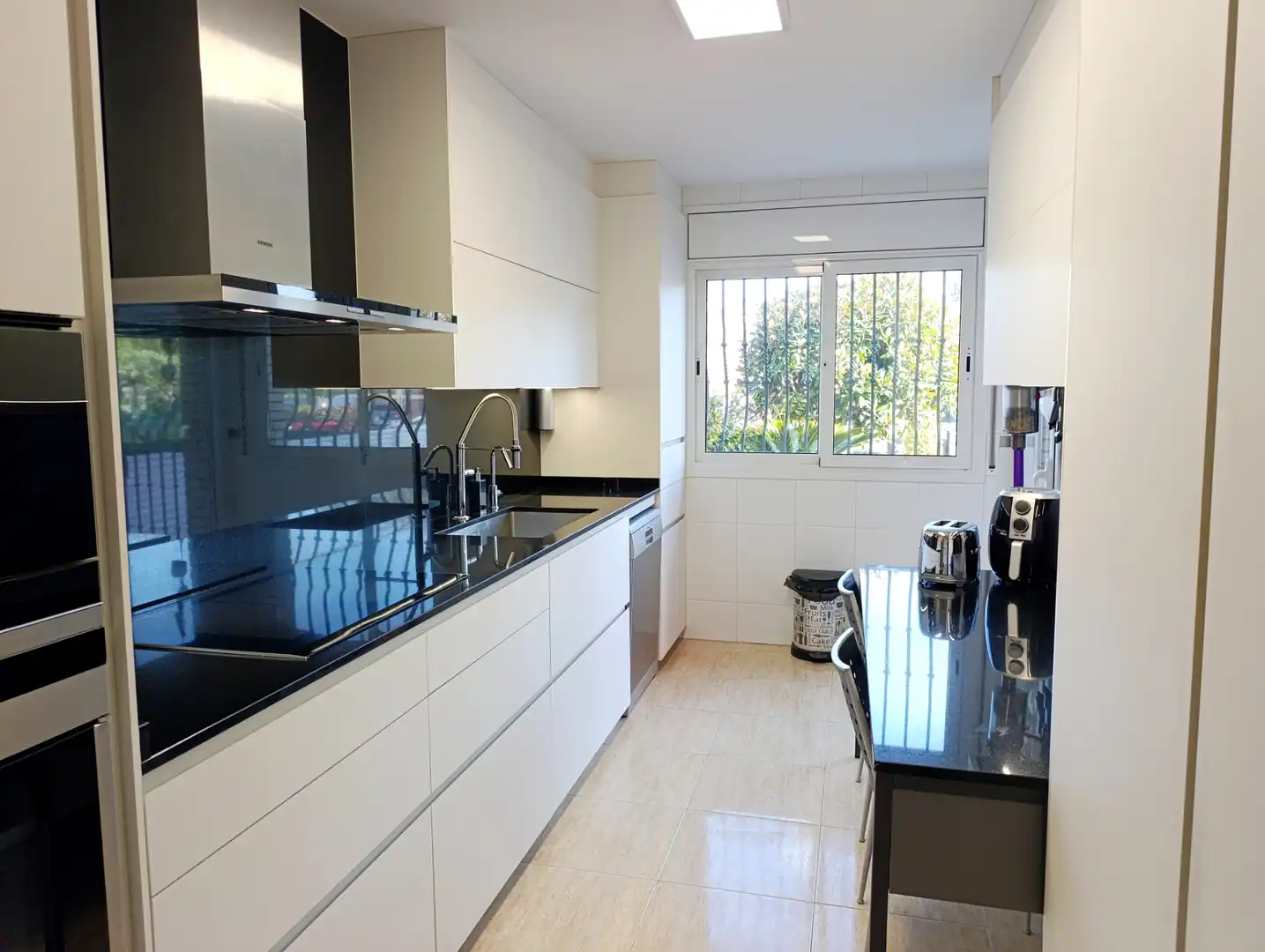 Cocina de Casa o chalet en venta en Pineda de Mar con Aire acondicionado, Calefacción y Jardín privado