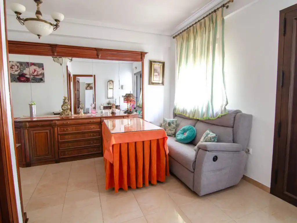 Sala d'estar de Casa o xalet en venda en La Rinconada