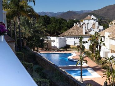 Adossat amb piscina en venda a Urb. Montealto