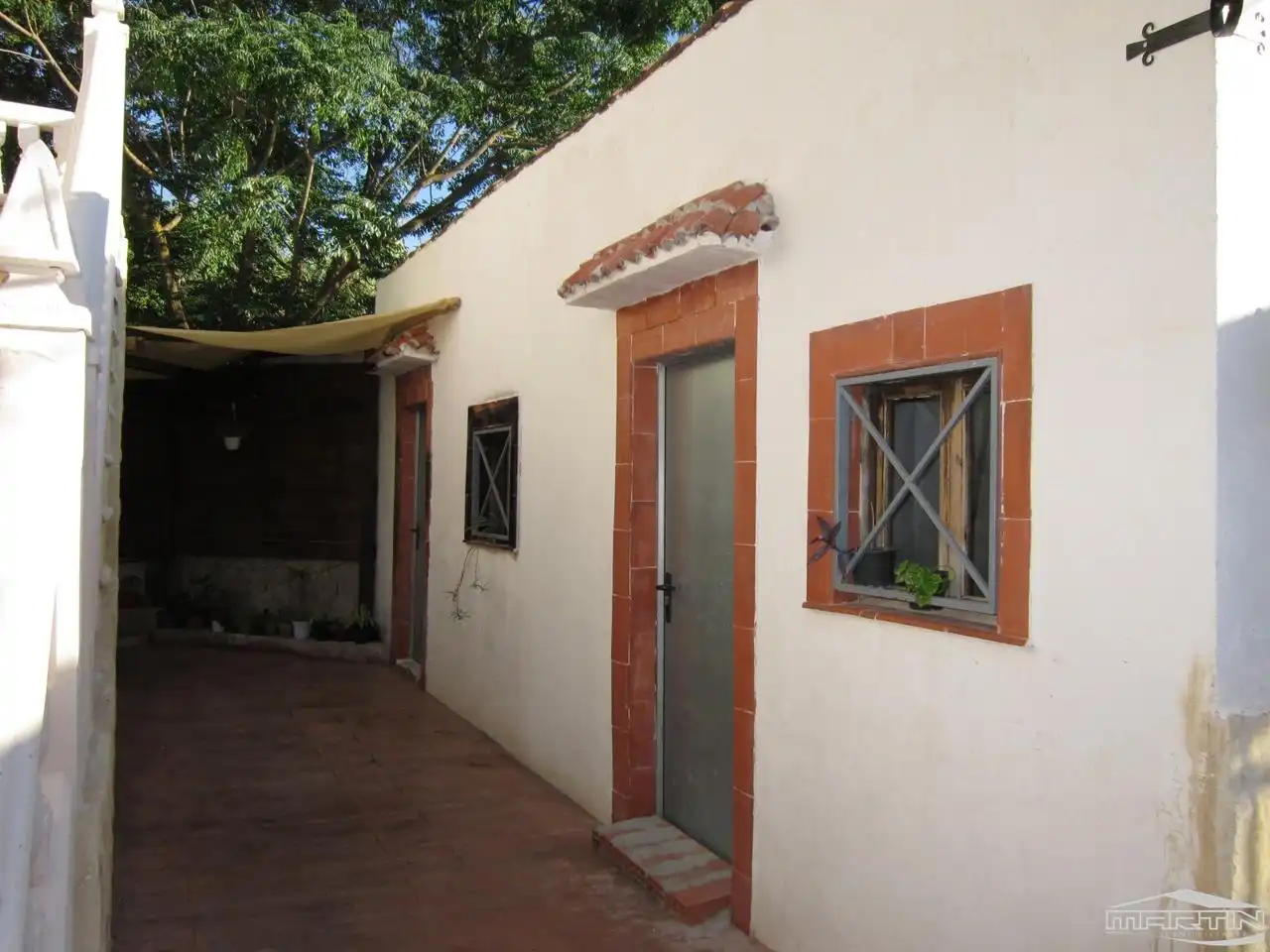 Vista exterior de Casa o xalet en venda en Cabra amb Terrassa, Traster i Piscina