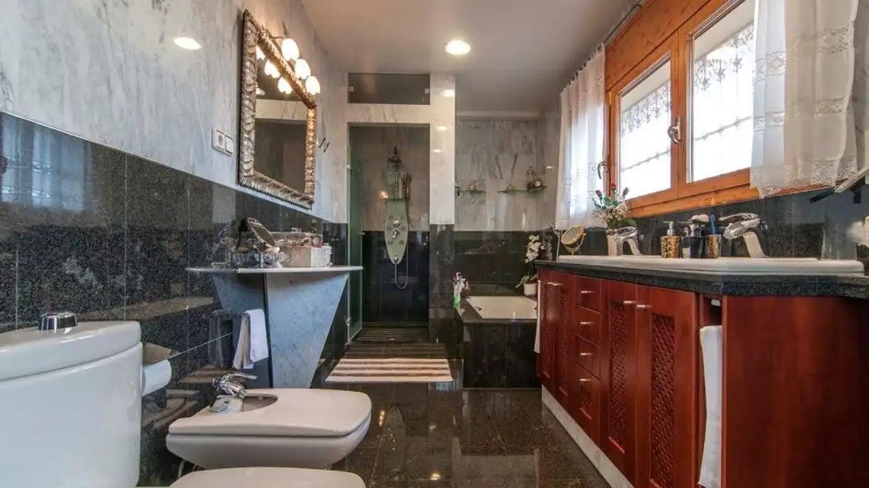 Bathroom of Houses for sale in Castelldefels  with Heating, Private garden and Terrace