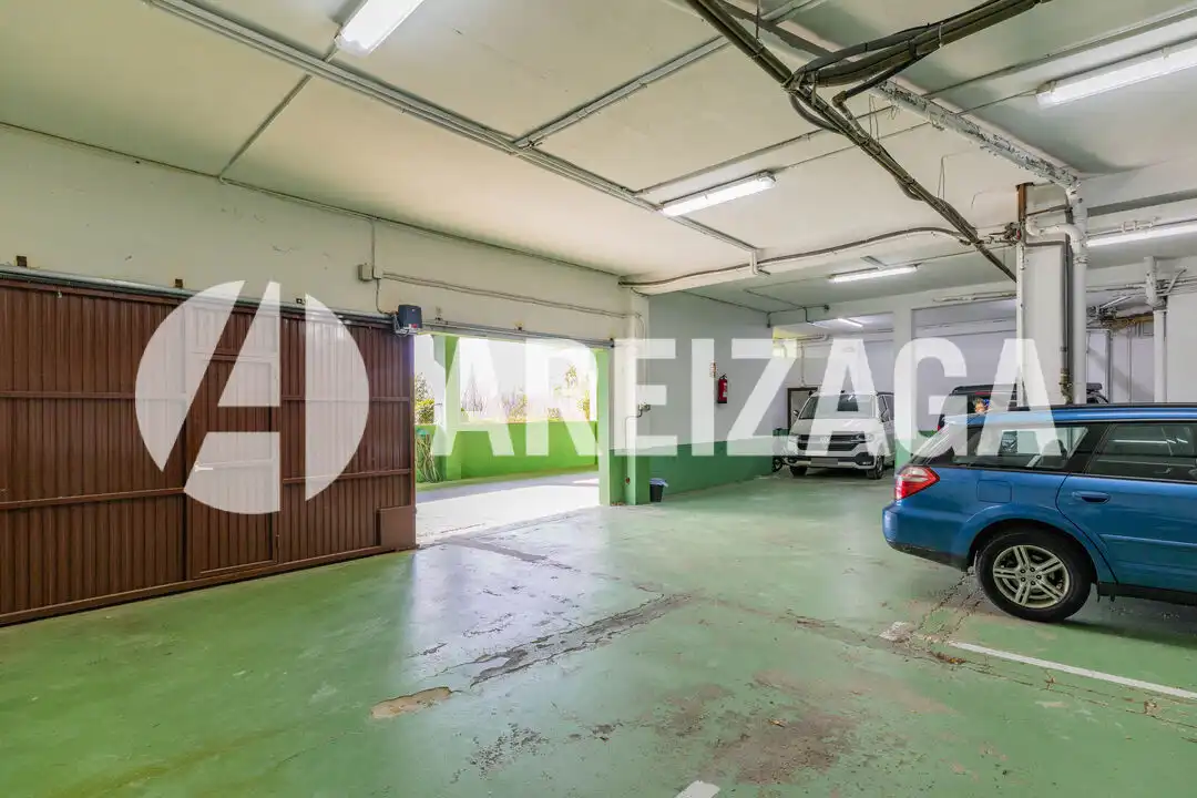 Parking de Piso en venta en Donostia - San Sebastián  con Calefacción, Terraza y Trastero