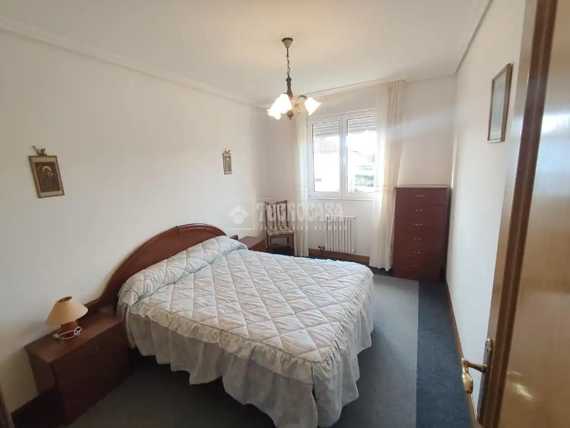 Habitación de Casa adosada en venta en Suances con Calefacción, Jardín privado y Trastero