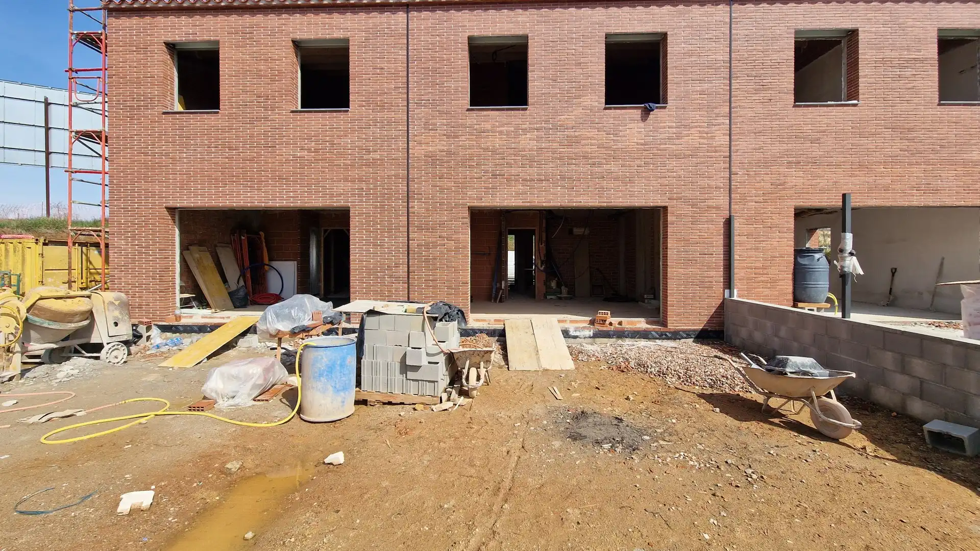 Exterior view of Single-family semi-detached for sale in Cassà de la Selva  with Air Conditioner, Heating and Terrace