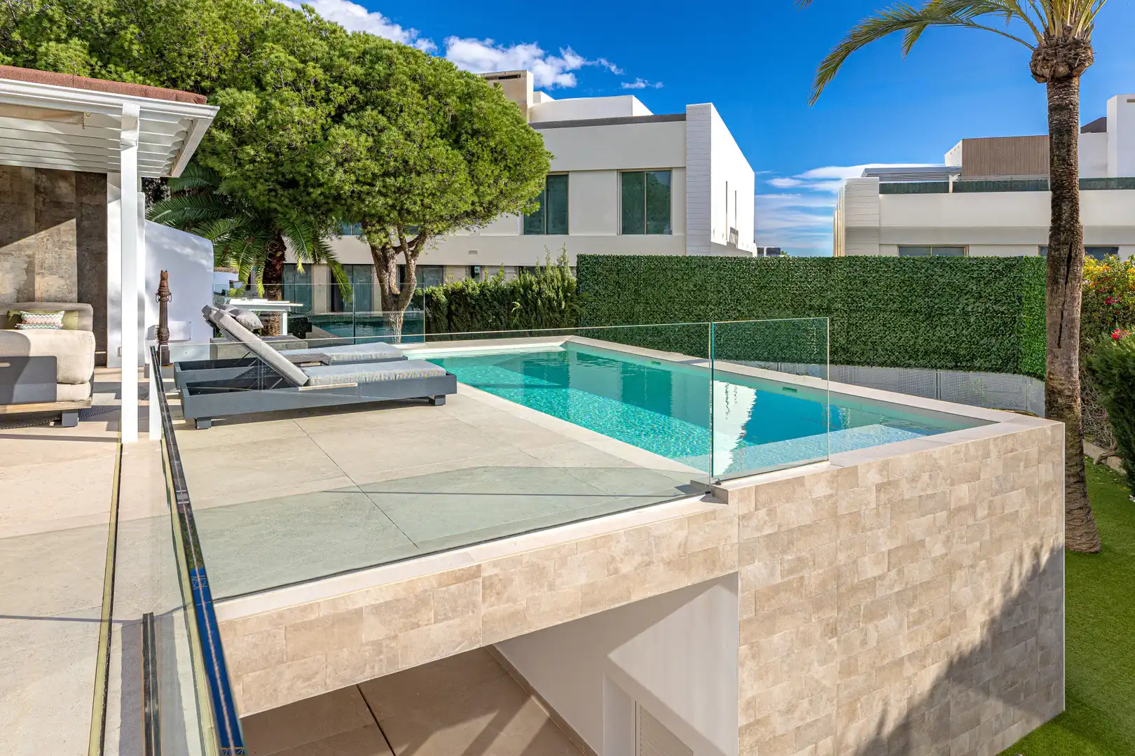 Piscina de Casa o chalet en venta en Marbella con Aire acondicionado, Jardín privado y Terraza