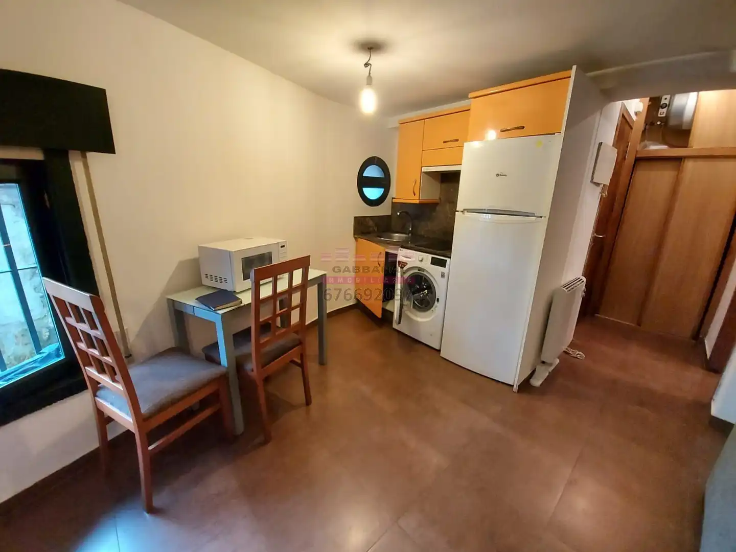 Cocina de Estudio de alquiler en Vigo  con Calefacción, Parquet y Amueblado
