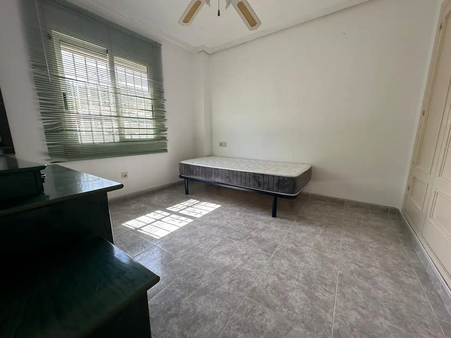Habitación de Casa adosada en venta en Benidorm con Aire acondicionado, Calefacción y Jardín privado