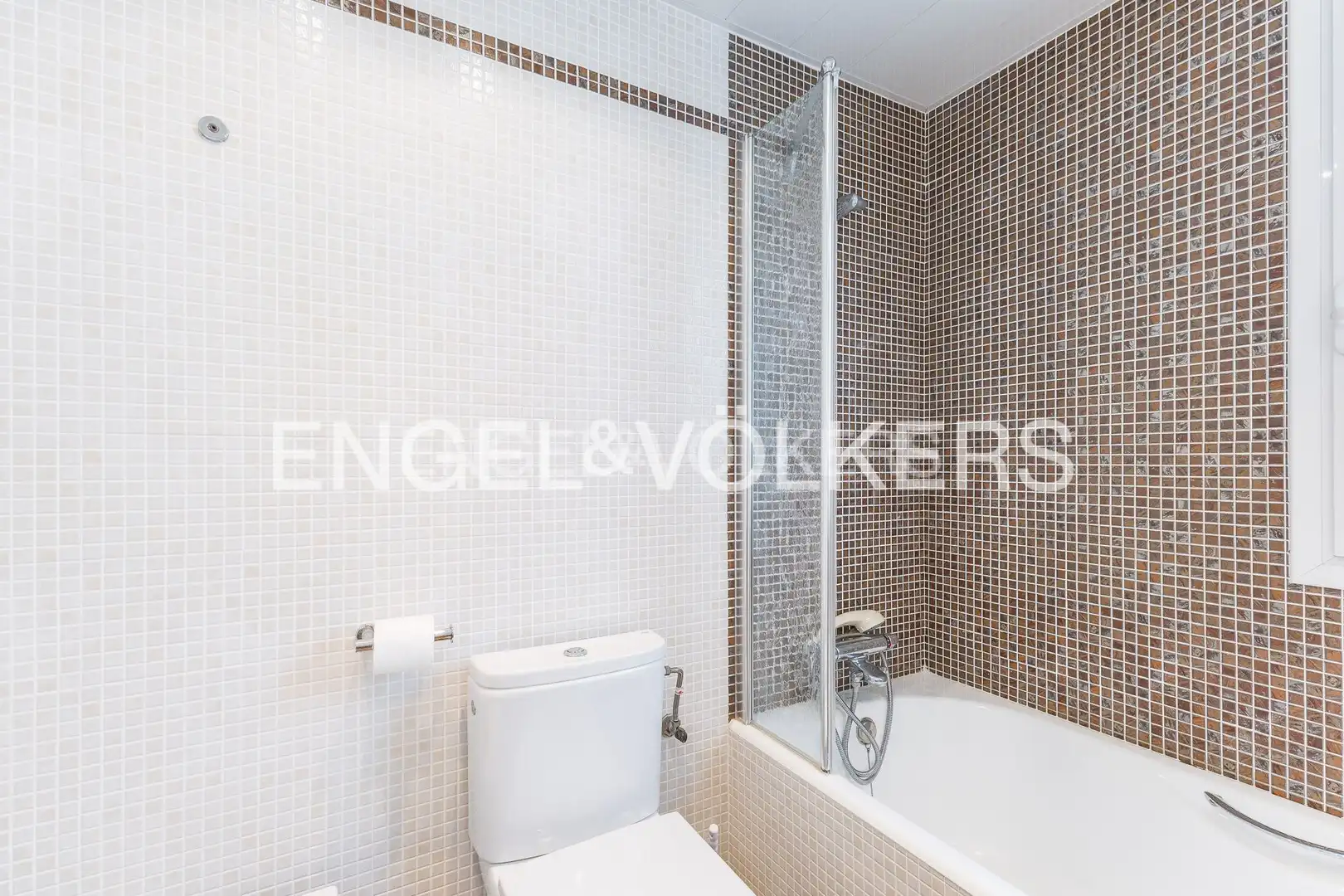 Bathroom of Houses for sale in Sant Boi de Llobregat  with Air Conditioner, Heating and Private garden