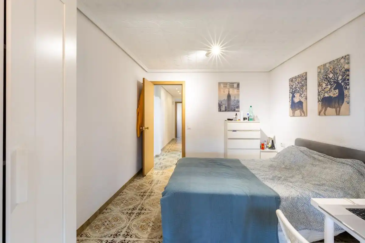 Bedroom of Flat for sale in Valencia  with Heating, Terrace and Furnished