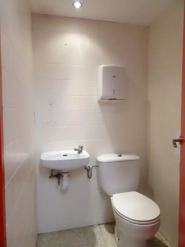Baño de Local de alquiler en Sopela