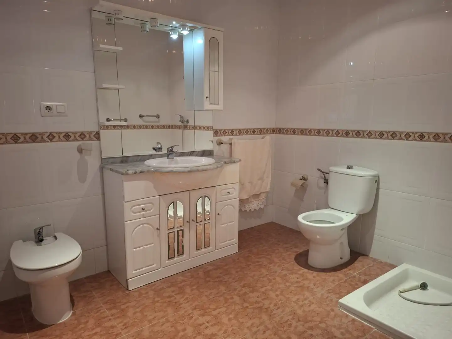 Bany de Casa o xalet en venda en Torrenueva Costa amb Terrassa, Traster i Moblat