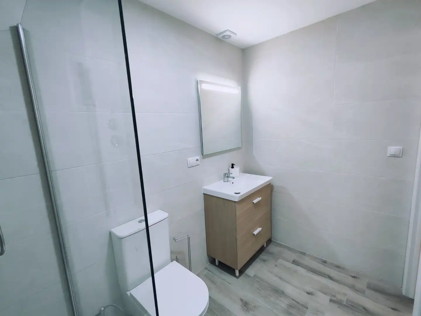 Badezimmer von Geschaftsraum zum Verkauf in Málaga mit Klimaanlage, Heizung und Möbliert
