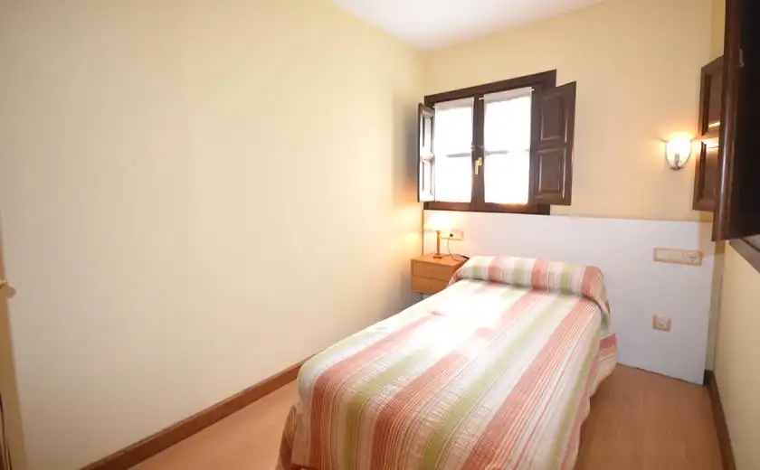 Habitación de Apartamento de alquiler en Llanes con Calefacción, Amueblado y Horno