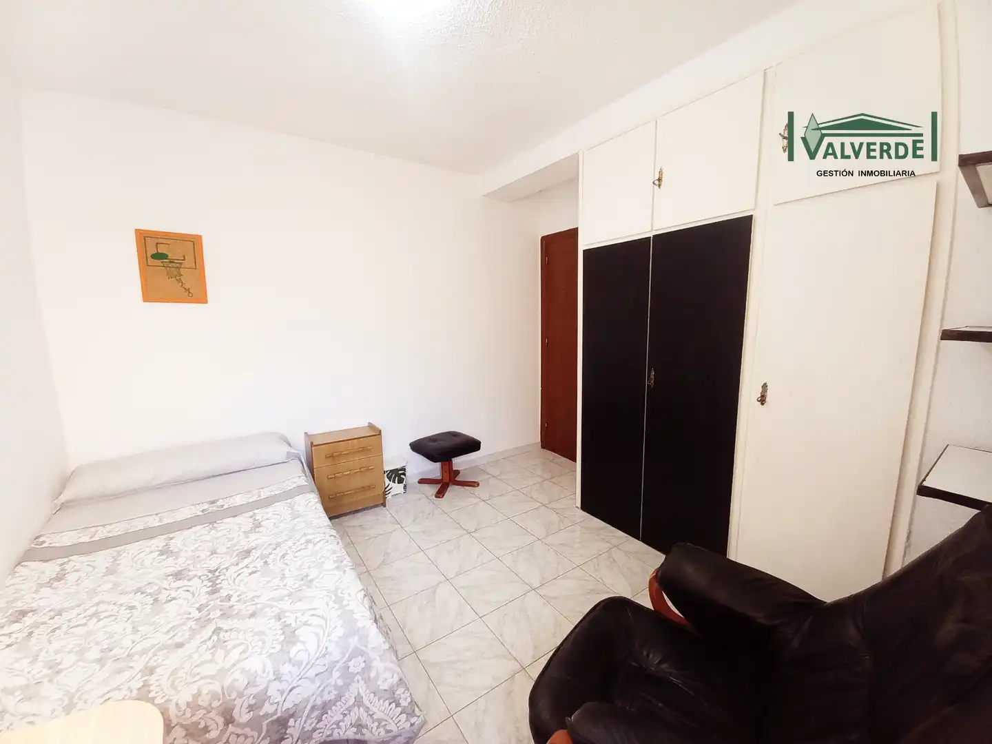 Schlafzimmer von Wohnung zur Miete in Granada mit Möbliert, Waschmaschine und Mikrowelle