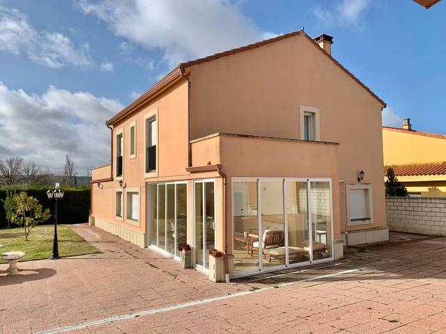 Casa-chalet en Venta en Calle Río Duero en Renedo de Esgueva