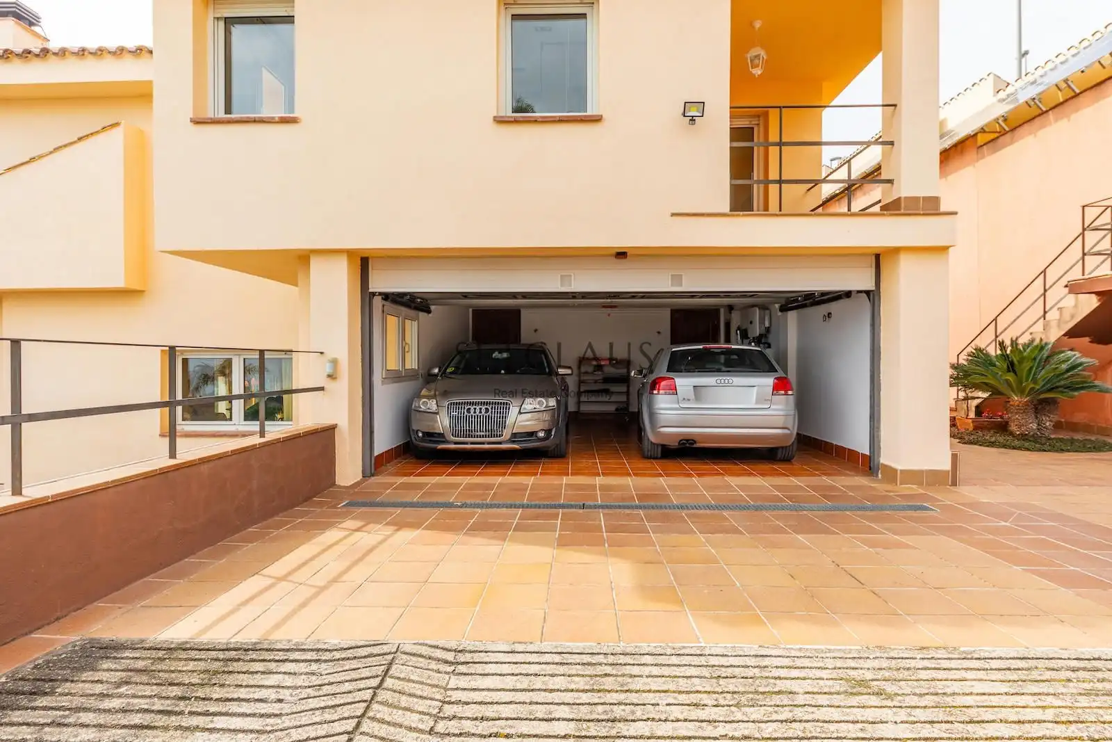 Parking de Casa o chalet en venta en Badalona con Aire acondicionado, Calefacción y Jardín privado