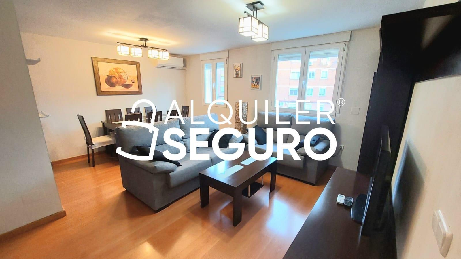 Sala de estar de Piso de alquiler en  Madrid Capital con Aire acondicionado, Calefacción y Amueblado