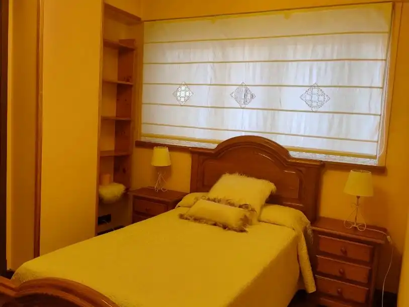 Schlafzimmer von Wohnung zur Miete in Santiago de Compostela 