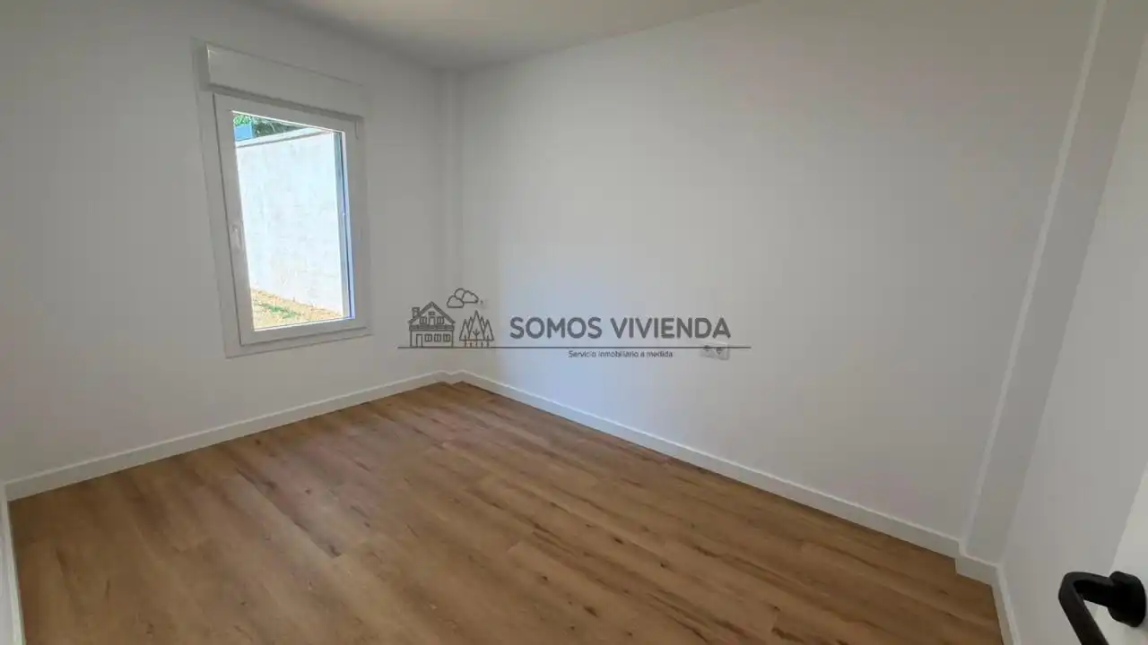 Dormitori de Apartament en venda en Ourense Capital  amb Calefacció i Terrassa