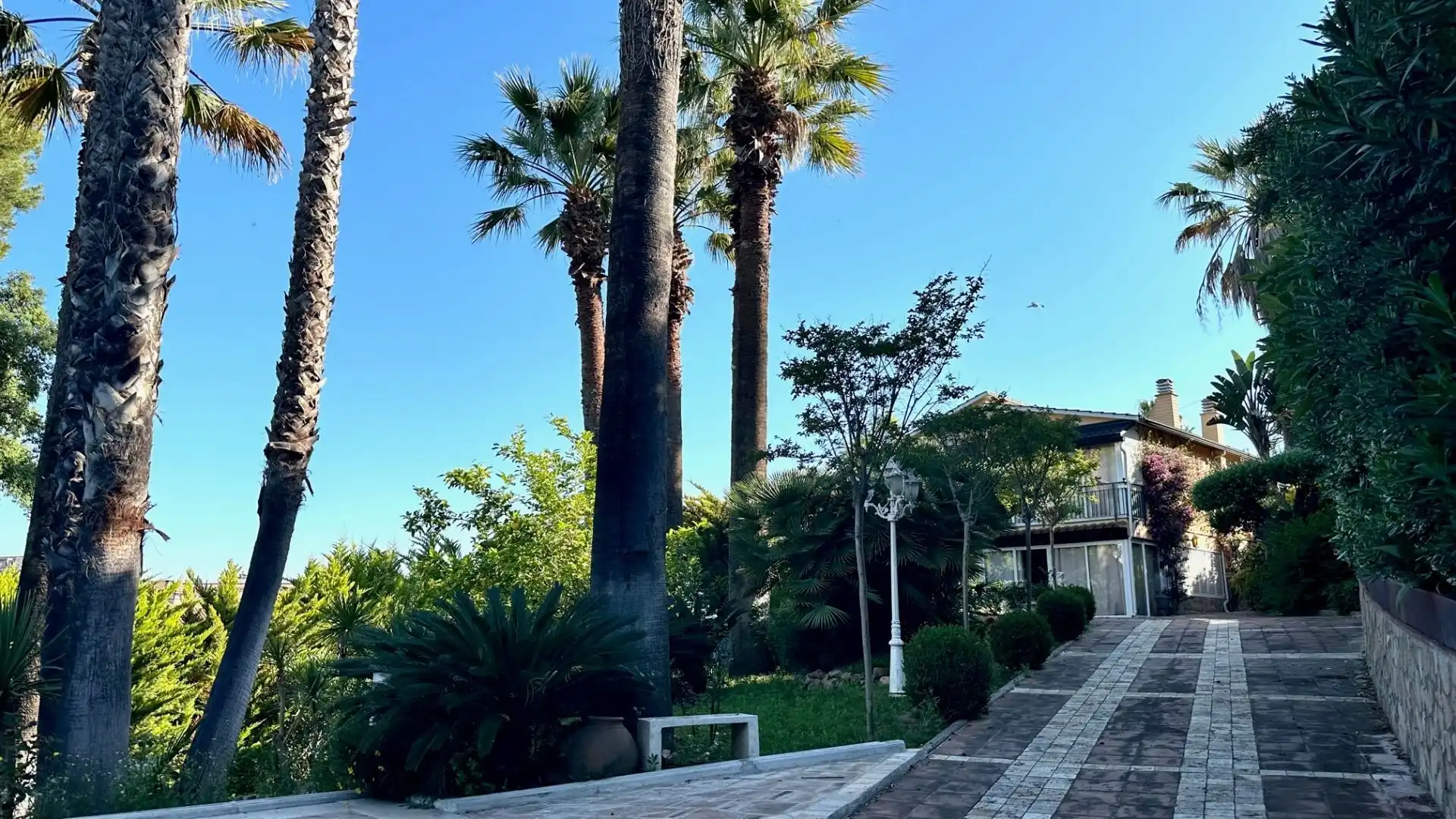Vista exterior de Casa o xalet en venda en Lloret de Mar amb Aire condicionat, Jardí privat i Terrassa