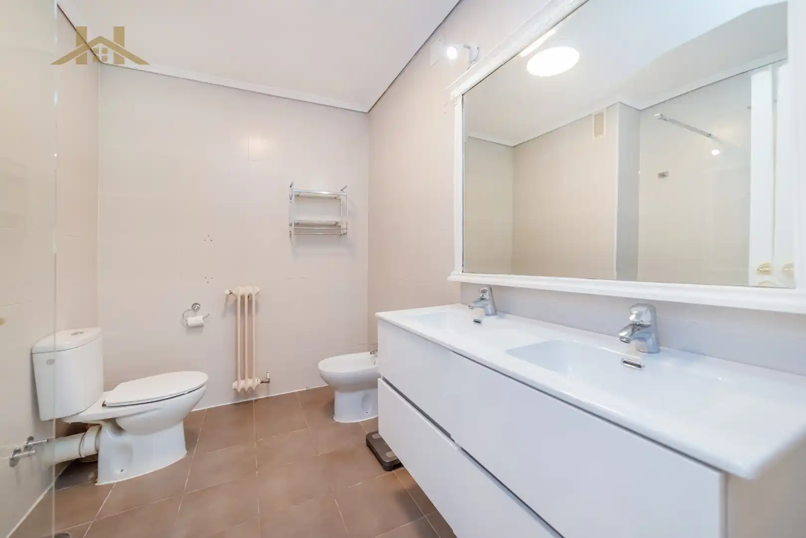 Baño de Casa adosada en venta en Las Rozas de Madrid con Aire acondicionado, Calefacción y Jardín privado