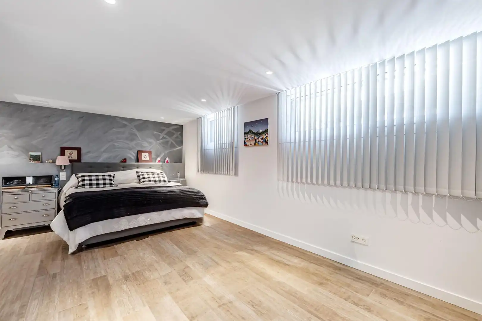 Habitación de Casa adosada en venta en Pozuelo de Alarcón con Aire acondicionado, Calefacción y Piscina