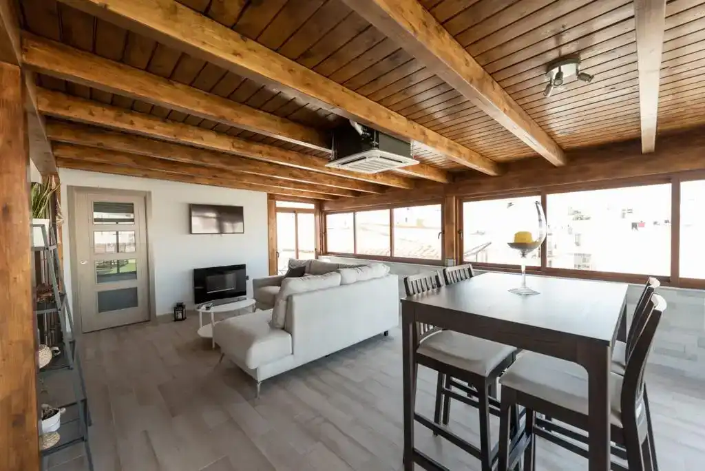Wohnzimmer von Dachboden zur Miete in Jerez de la Frontera mit Klimaanlage und Balkon