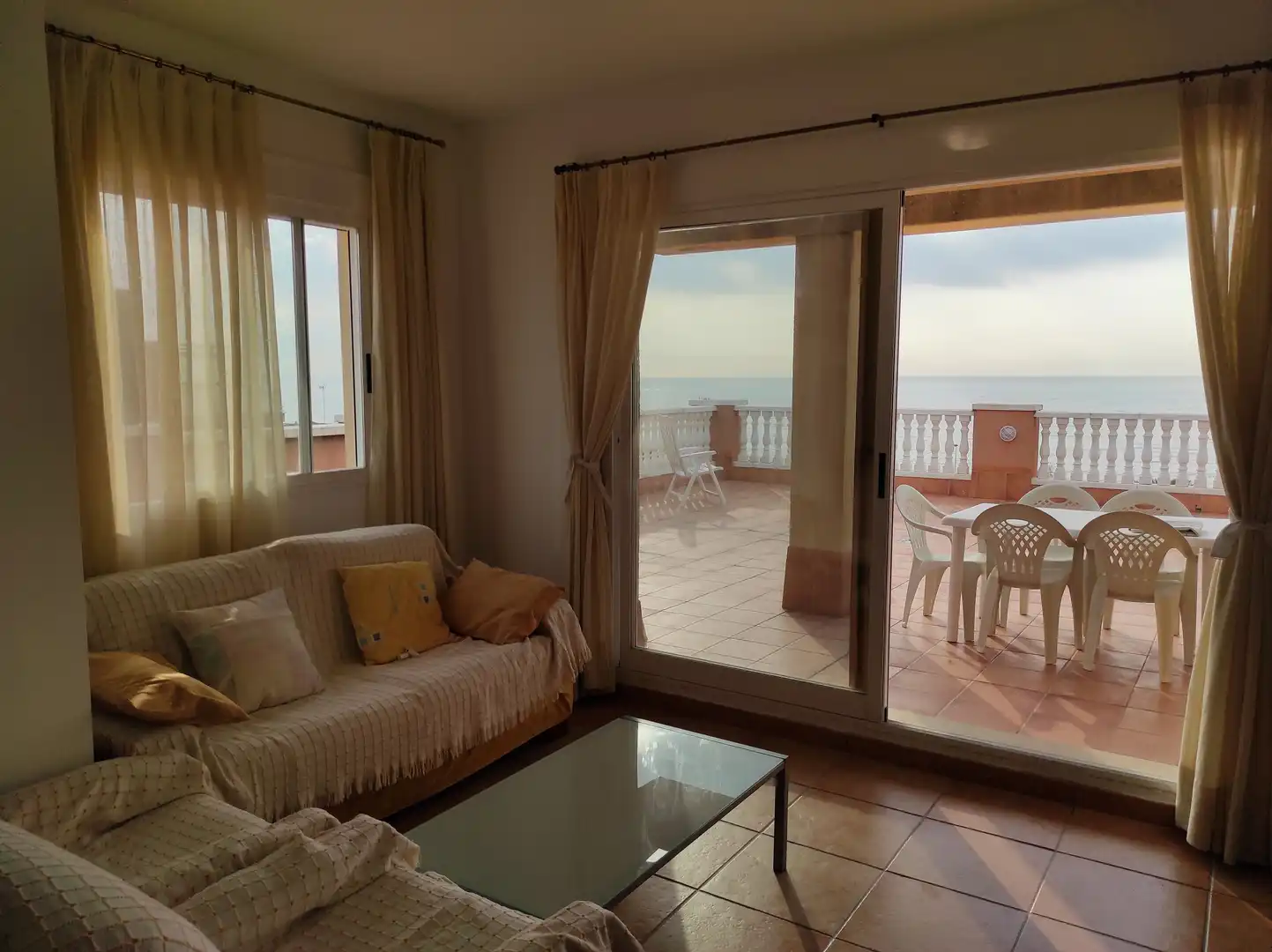 Wohnzimmer von Dachboden zur Miete in Moncofa mit Klimaanlage, Terrasse und Abstellraum