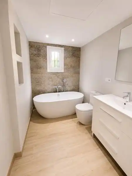Bathroom of Flat for sale in Estepona  with Air Conditioner, Heating and Private garden