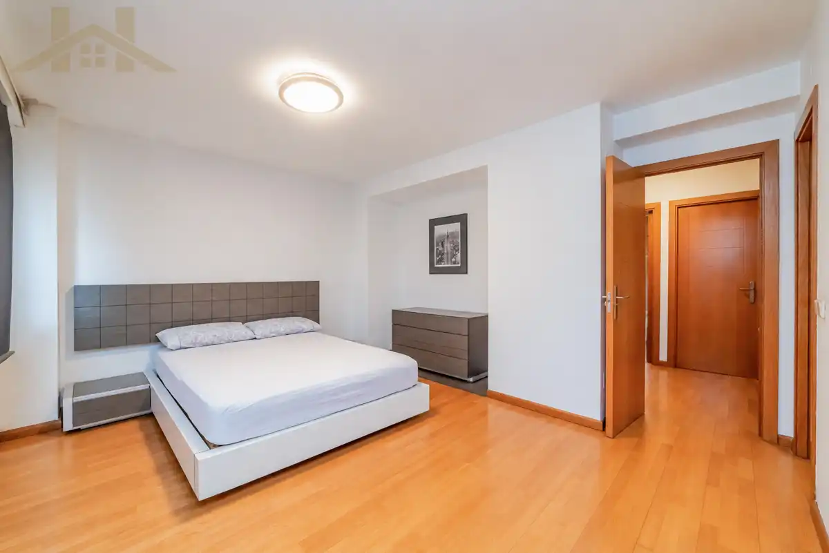 Schlafzimmer von Einfamilien-Reihenhaus zum Verkauf in Valdemoro mit Klimaanlage, Privatgarten und Möbliert