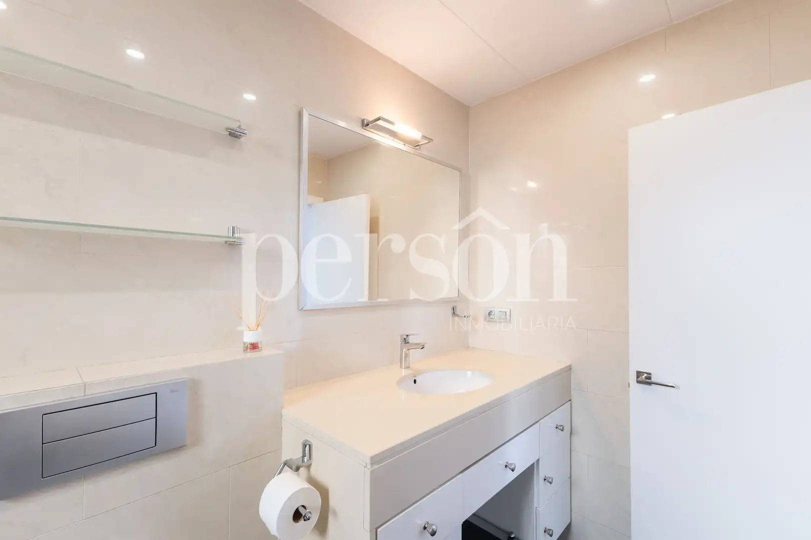 Baño de Piso de alquiler en Valencia con Calefacción, Terraza y Amueblado