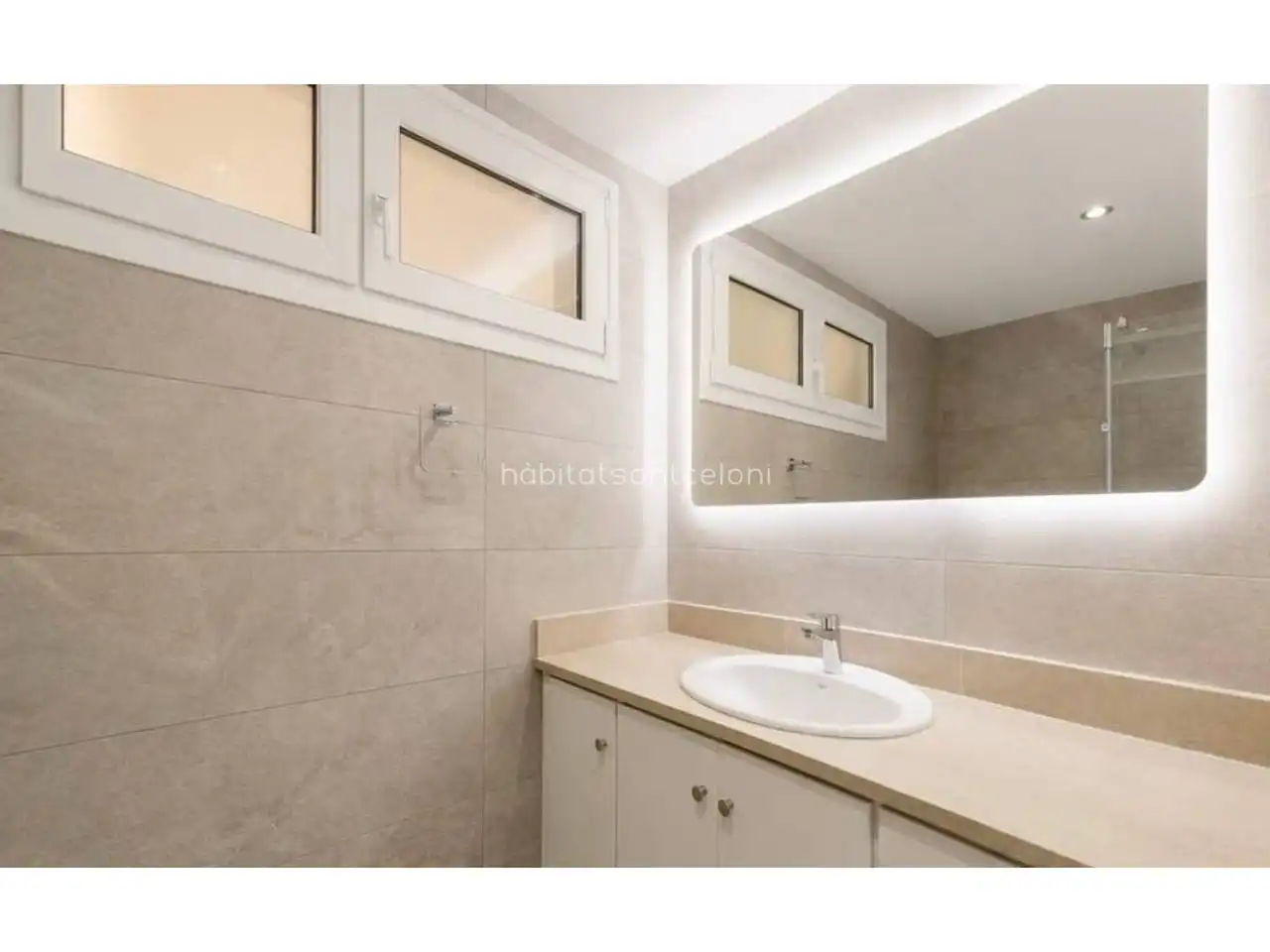 Badezimmer von Wohnung zur Miete in Sitges mit Klimaanlage, Heizung und Terrasse