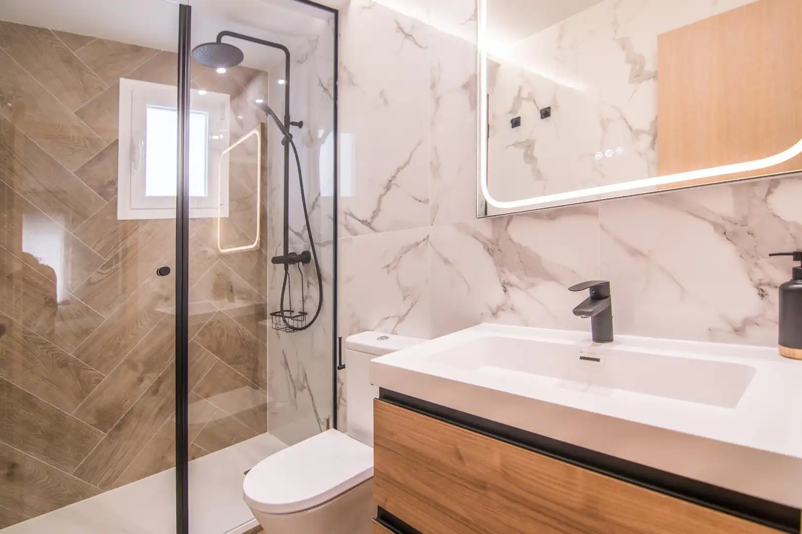 Bathroom of Apartments for sale in Gandia  with Air Conditioner, Terrace and Furnished