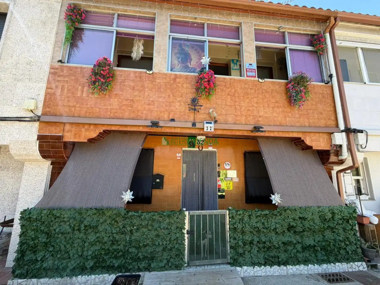 Vista exterior de Casa adosada en venda en Vigo  amb Terrassa, Traster i Balcó