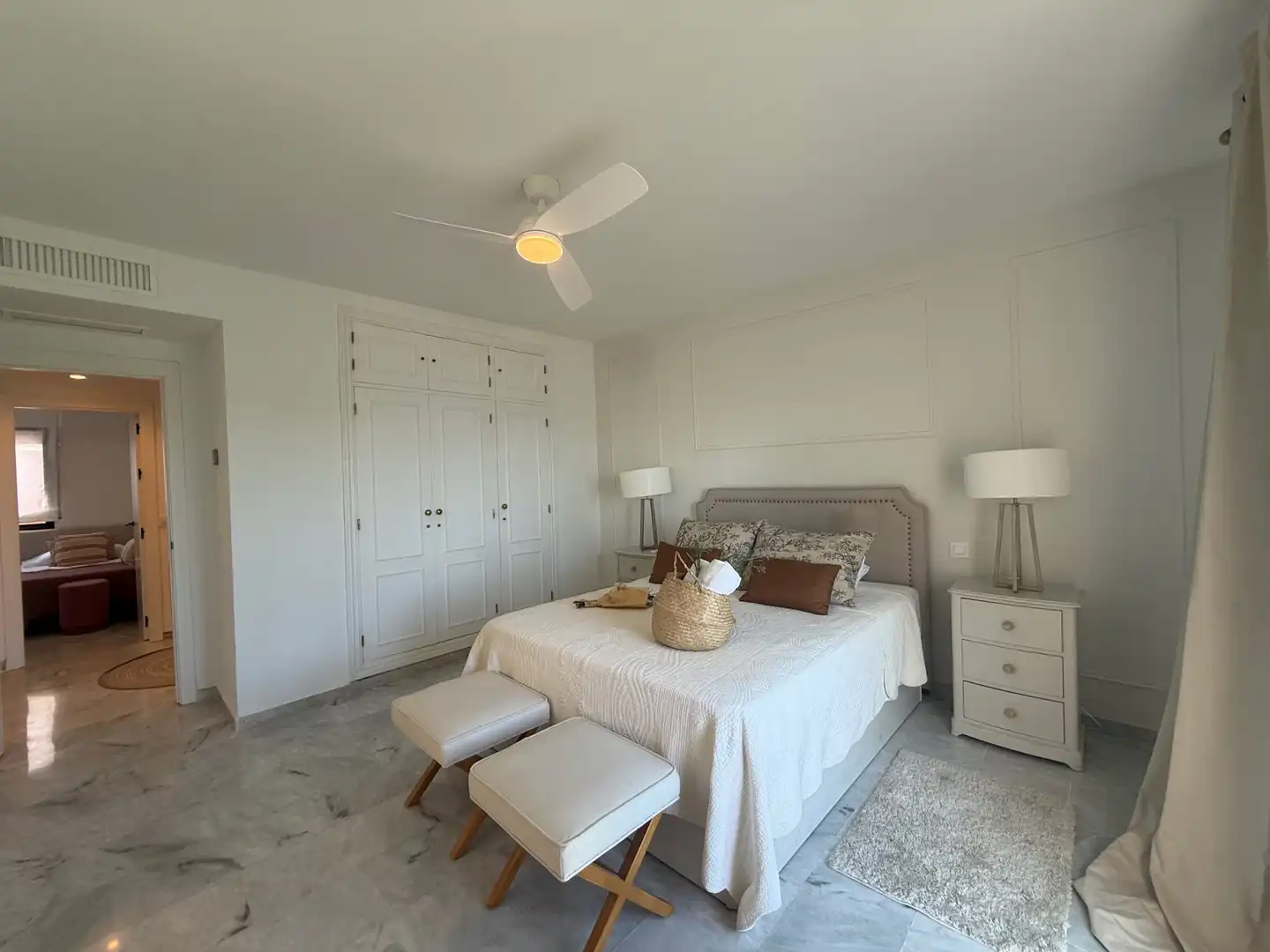Habitación de Casa adosada de alquiler en Estepona con Calefacción, Jardín privado y Alarma
