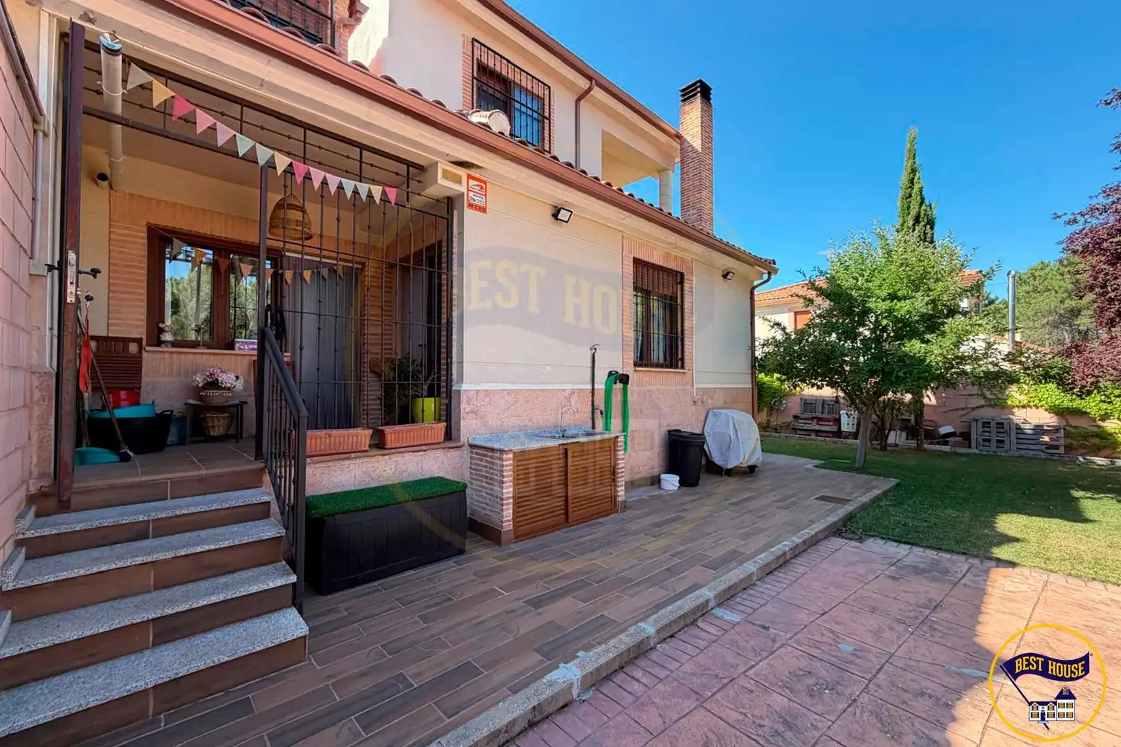 Vista exterior de Casa adosada en venda en Chillarón de Cuenca amb Calefacció, Jardí privat i Terrassa