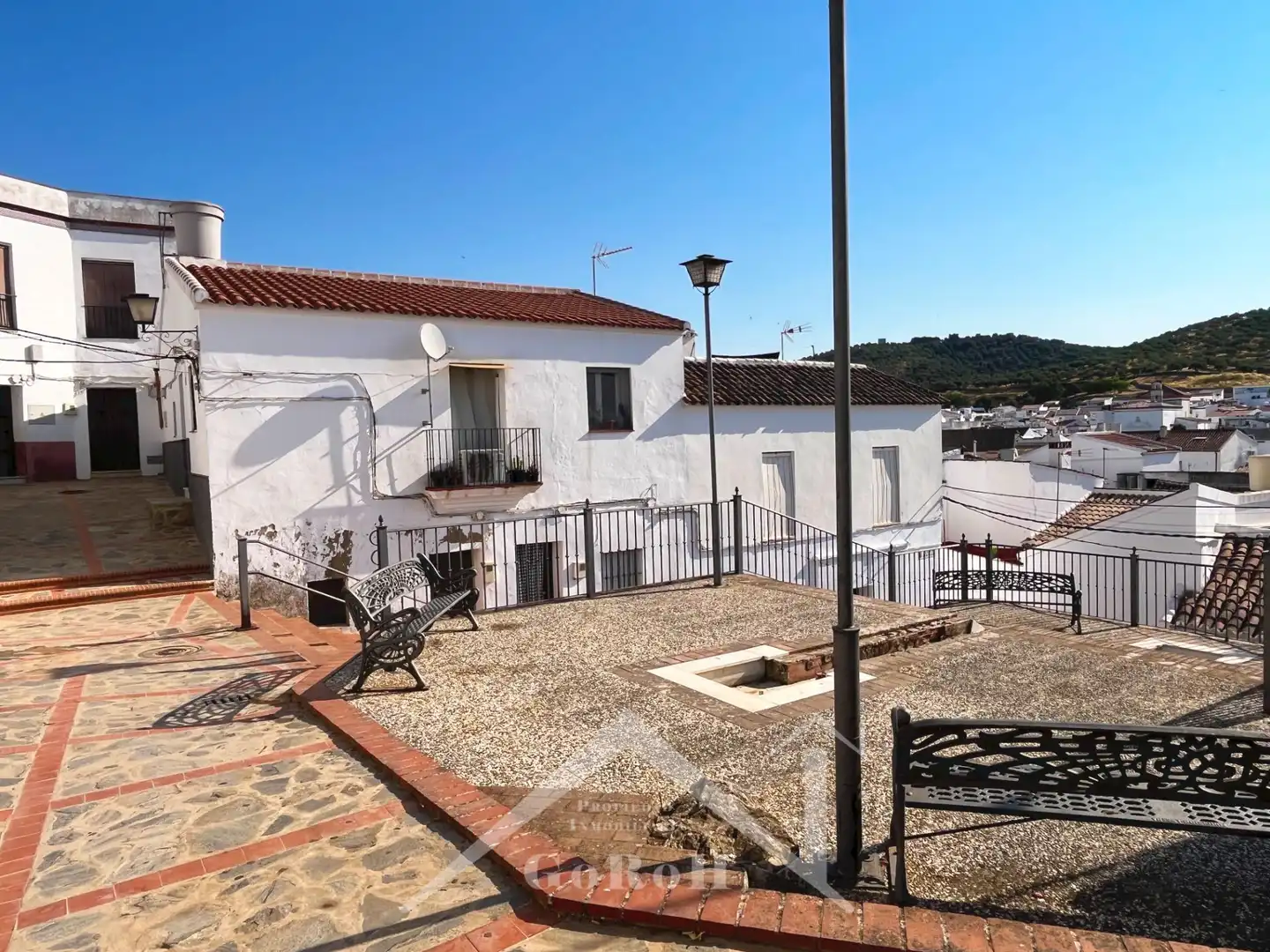Vista exterior de Casa adosada en venda en Constantina amb Terrassa