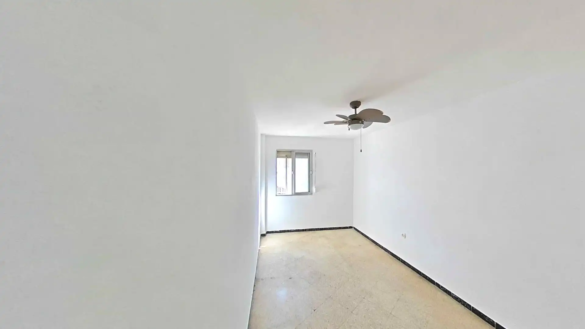 Habitación de Piso en venta en Sevilla con Aire acondicionado y Balcón
