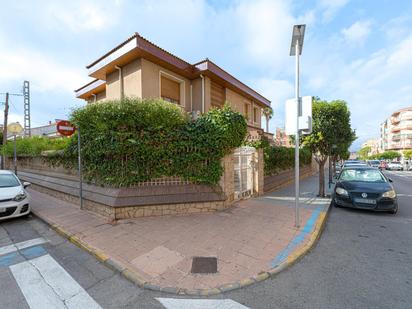 Vista exterior de Casa o xalet en venda en Elda amb Aire condicionat i Terrassa